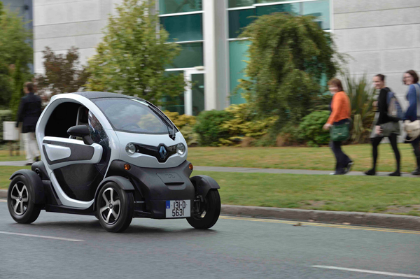 New-Renault-Twizy-EV-turns-heads
