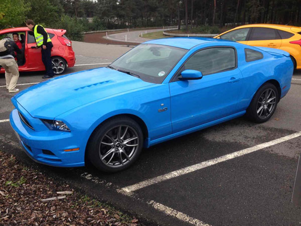 FORD---photo-2--New-Mustang2